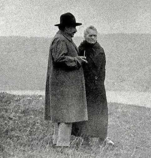 Albert Einstein and Marie Skłodowska-Curie