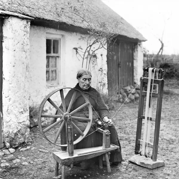 Winding yarn onto pirns