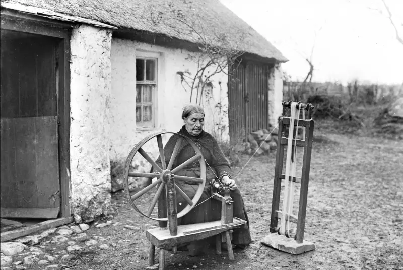 Winding yarn onto pirns