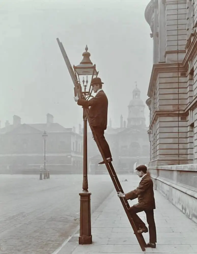 Testing gas pressure in street lighting.