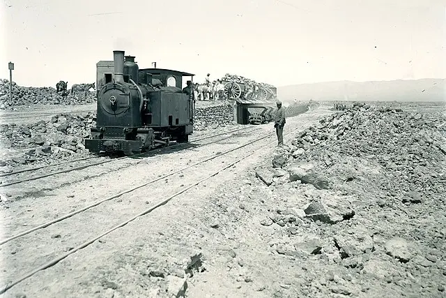 Pequeña locomotora de vía estrecha