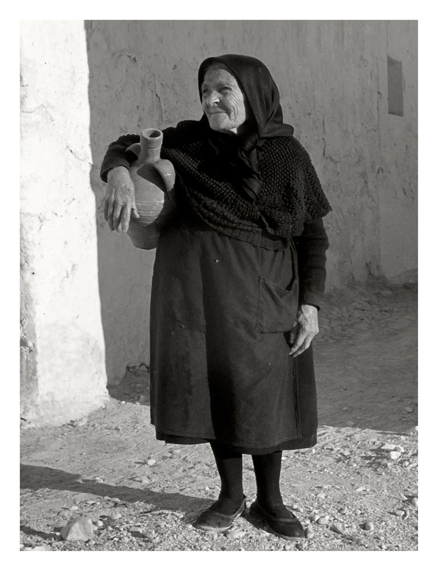 Anciana con cántaro