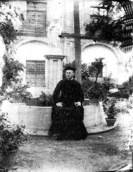 Reflexión en el claustro