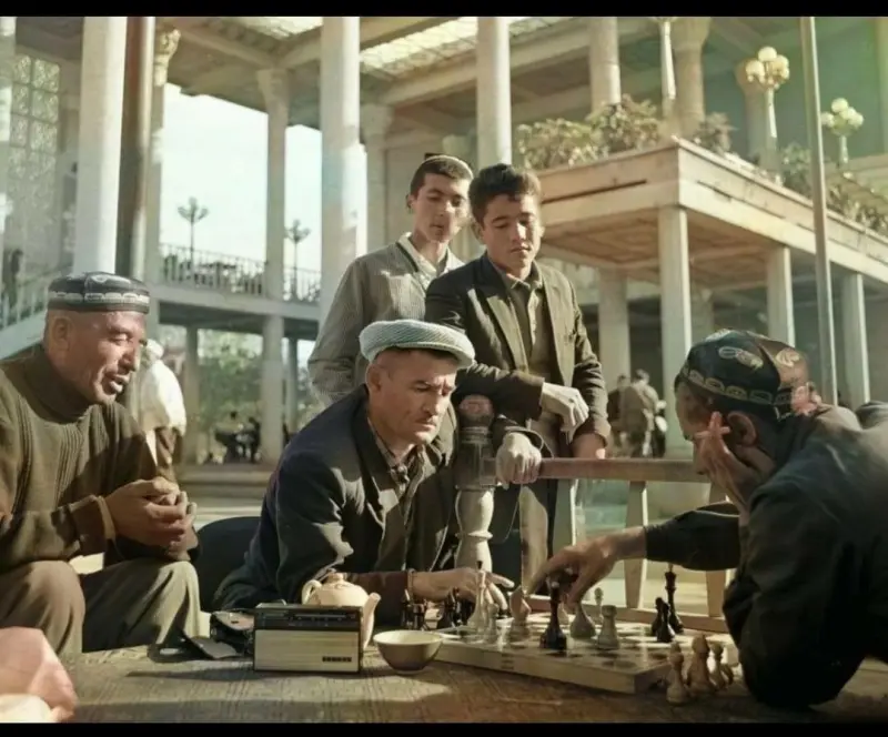 Leisure at the Rohat teahouse