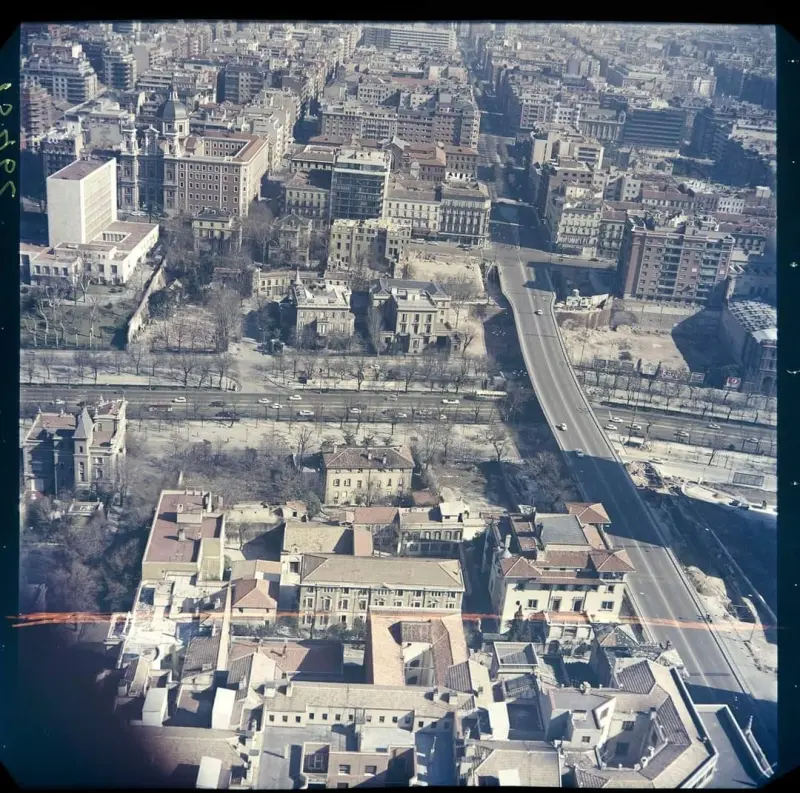 La Castellana y a la derecha el edificio del ABC