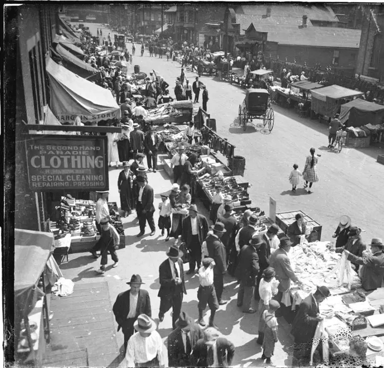 Maxwell Street Market on the Jewish West Side