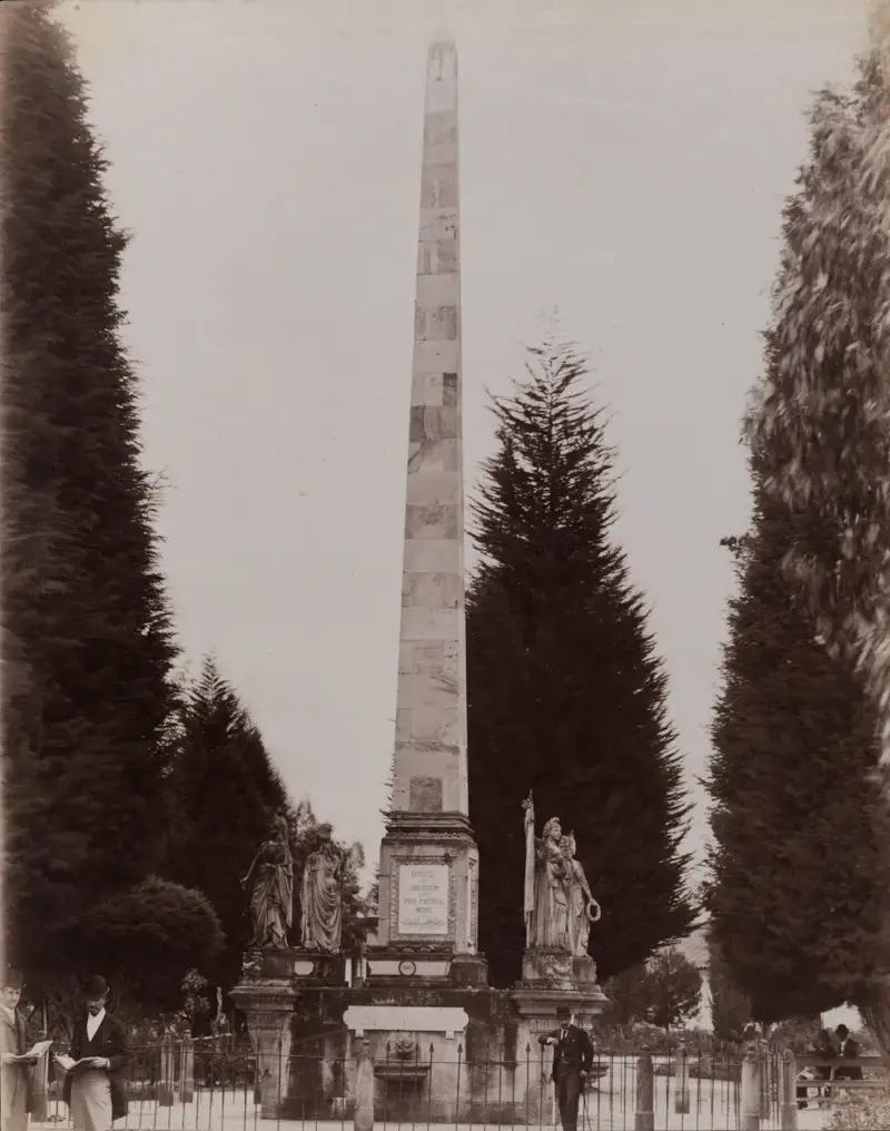 Obelisco del parque de los Mártires
