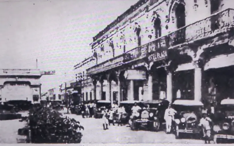 Una calle de Manzanillo