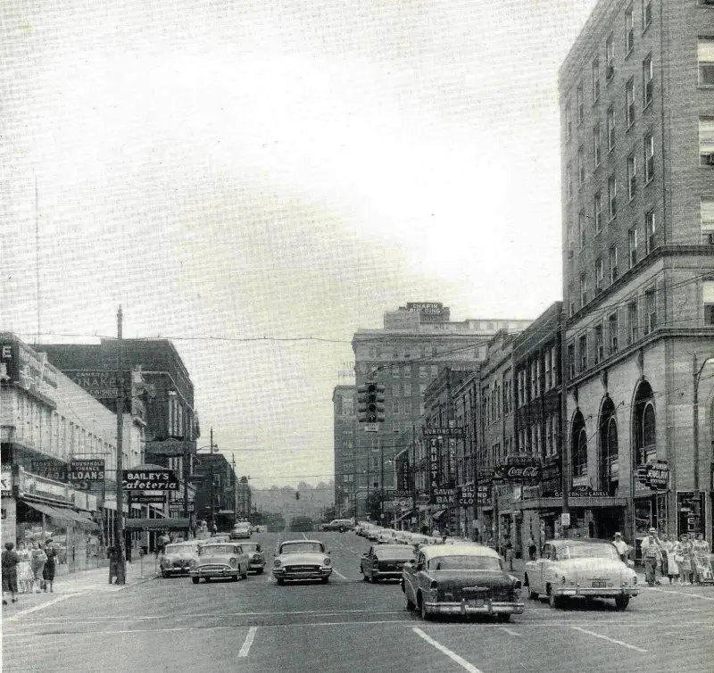 Looking south on 9th Street from 4th Avenue