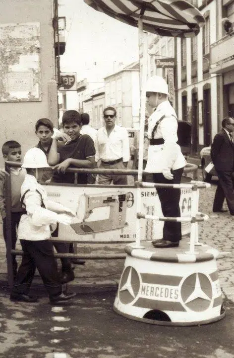 Niños policía - Bajada de La Virgen.