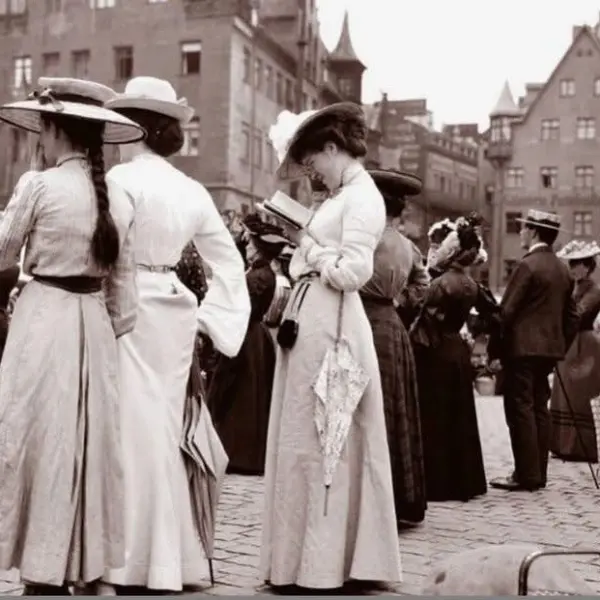 Fashionable Tourists