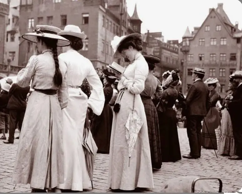 Fashionable Tourists