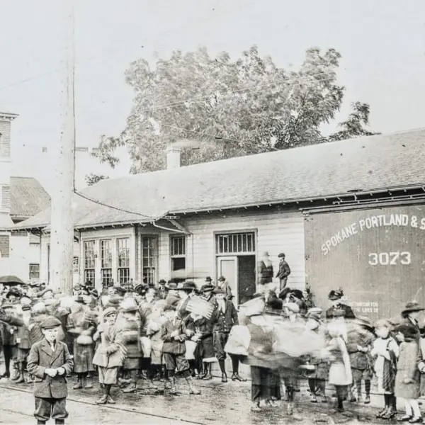 Photographic postcard