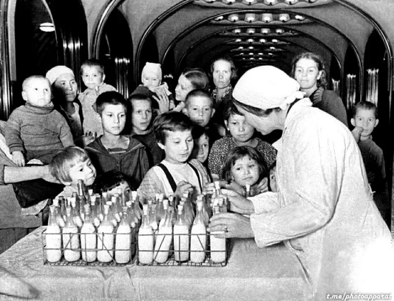 Distribution of milk in the bomb shelter